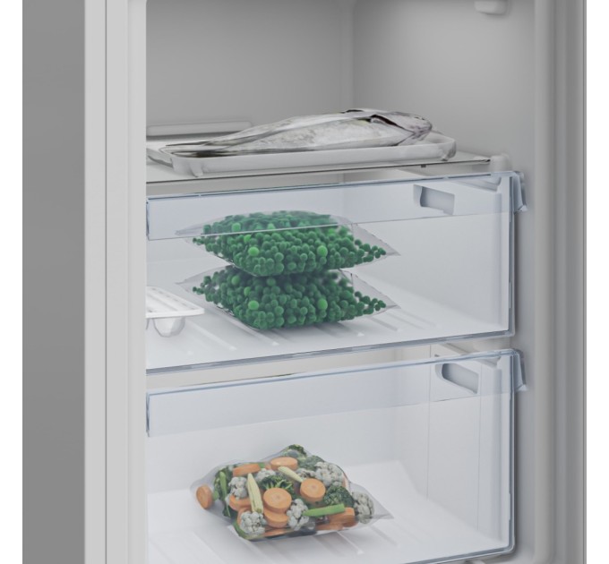 Холодильник Beko RCSA240K40WN